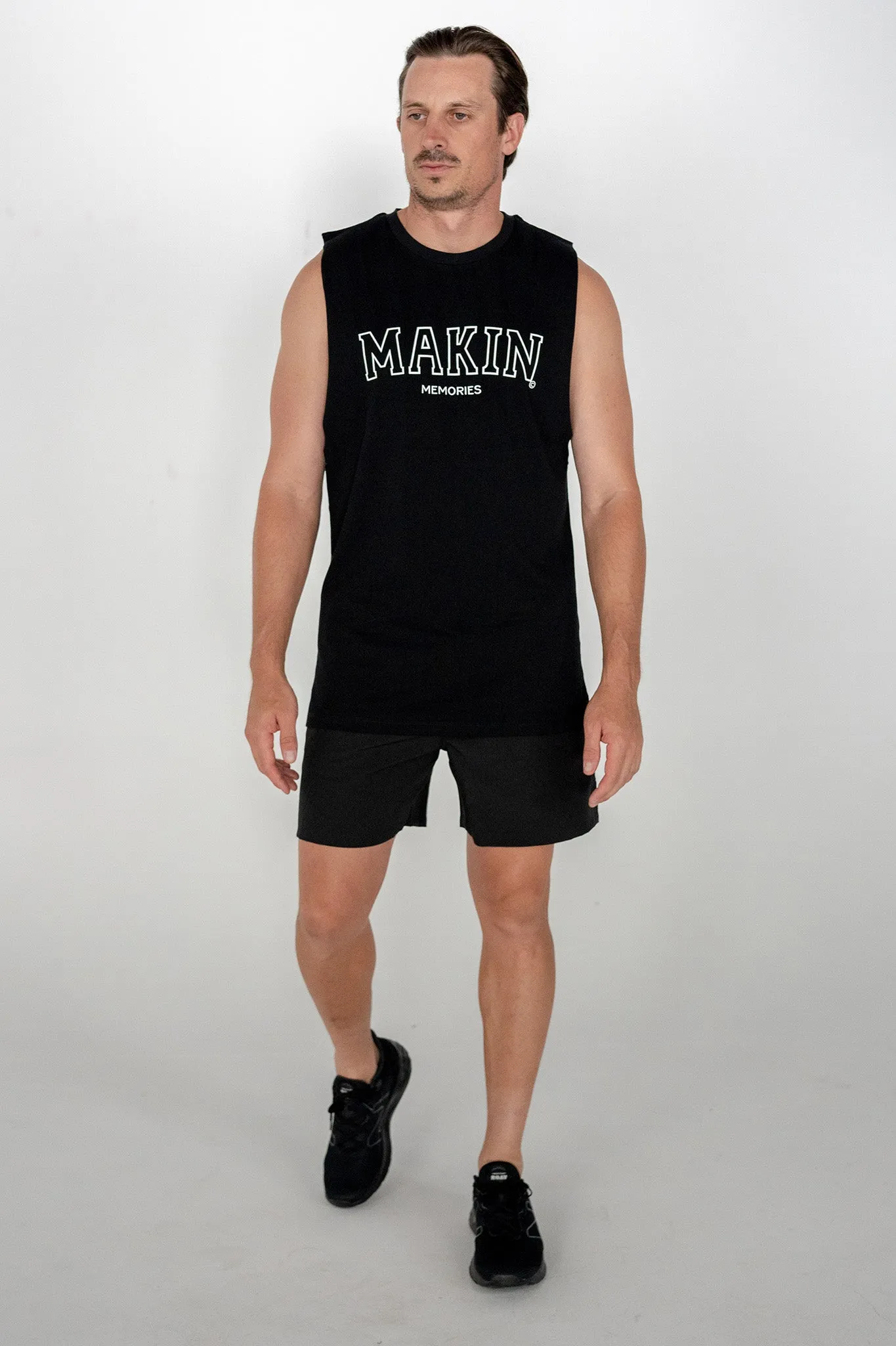 MAKIN SINGLET IN BLACK