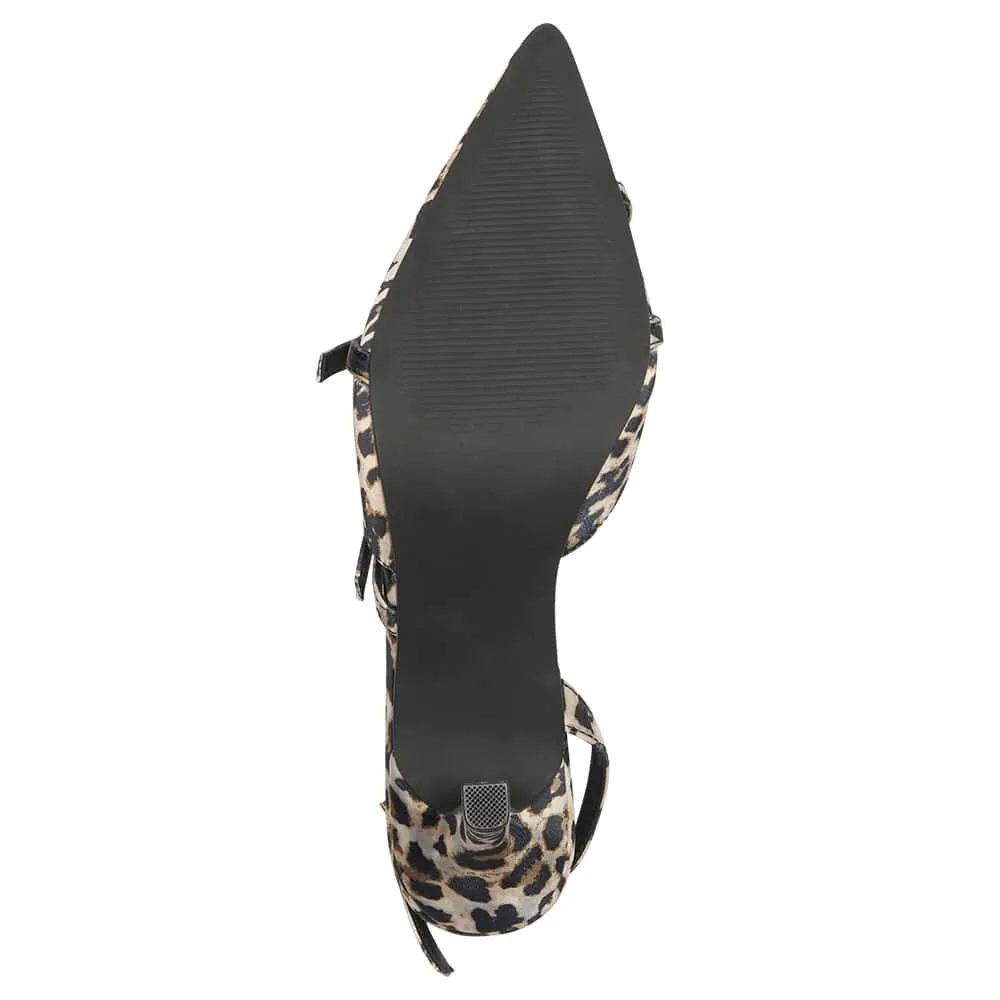 Veronica Heel in Animal